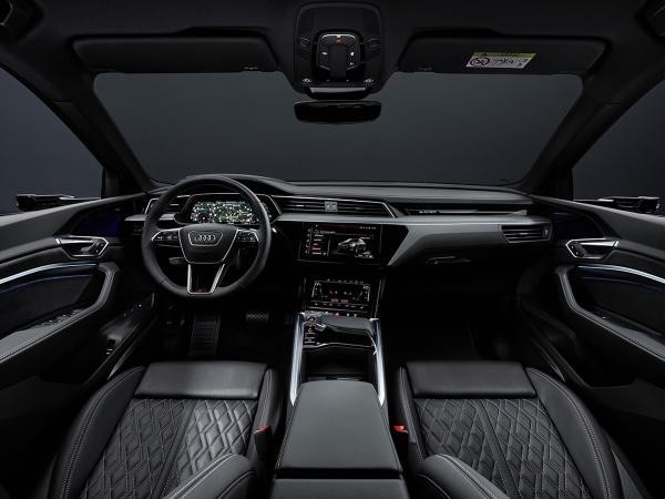 Foto - Audi Q8 sportback e-tron h ev sq sportback quattro aut