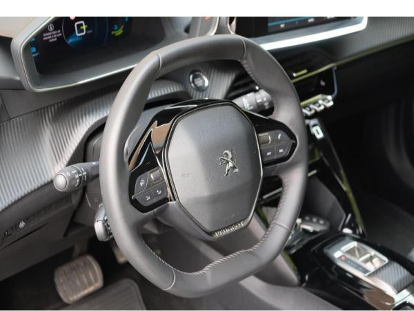 Foto - Peugeot 2008 e- EV 136pk h Allure Pack | 3 Fase | App Connect | Climate | Full LED | Camera | PDC | 17" velgen