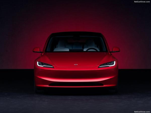 Foto - Tesla Model 3 Achterwielaandrijving