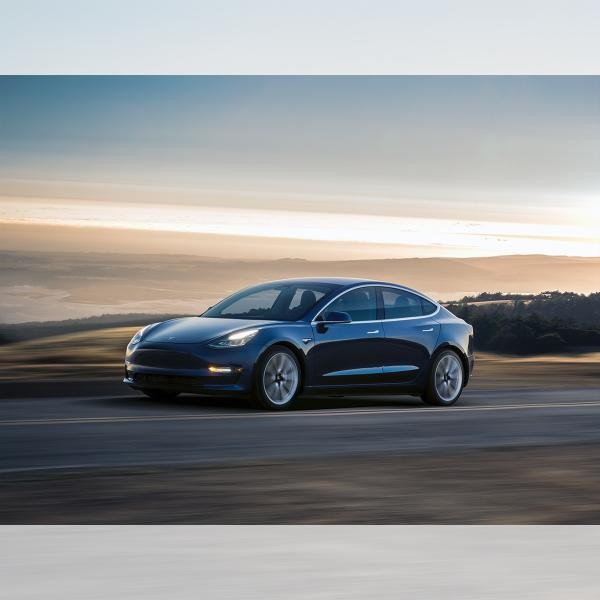Foto - Tesla Model 3 Long Range Midnight Silver