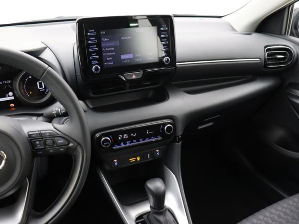 Foto - Toyota Yaris 1.5 Hybrid First Edition